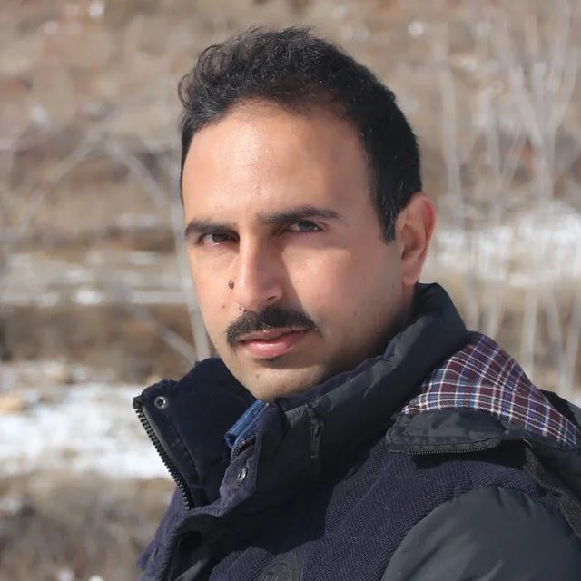 حسن خجسته مالک آقای کاور